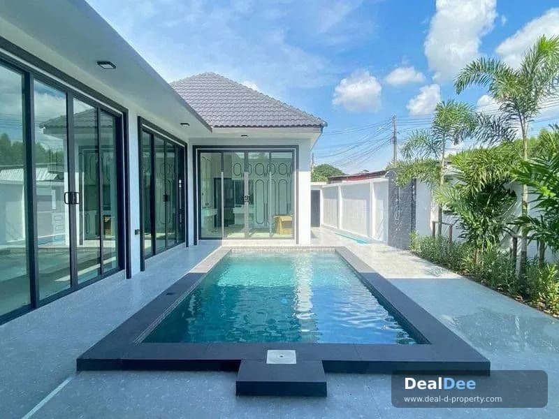 Modern Pool Villa for Sale, Ready to Move In