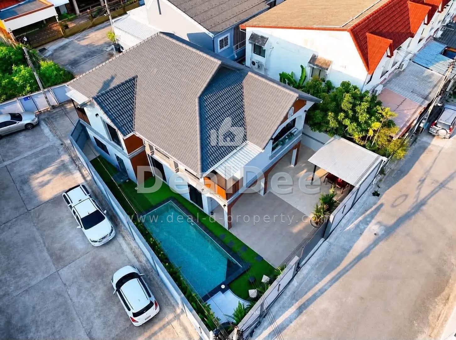 2-storey detached house, 5 bedrooms, 4 bathrooms, with private swimming pool, house has never flooded