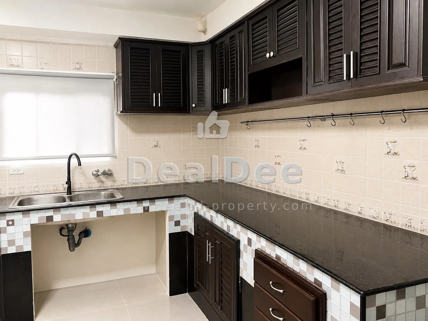 Beautiful, shady house for sale, cool breeze, spacious, over 100 sq.wah