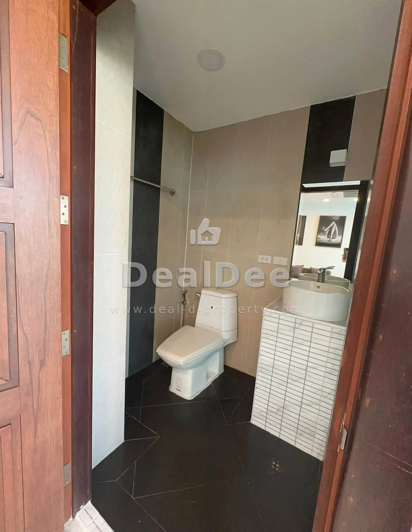 Park Royal 1 ðPRATAMNAK SOI 1