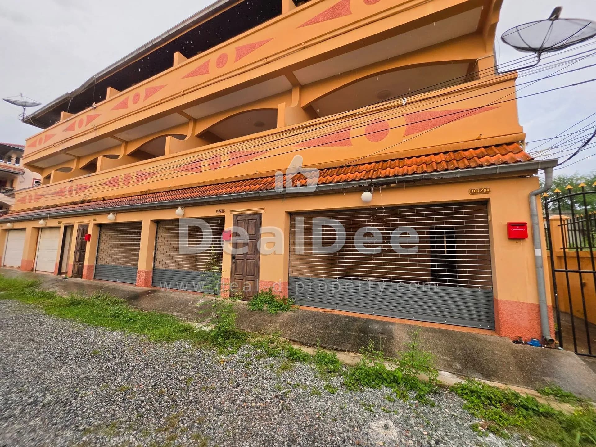3-Storey Commercial Building for Sale, Sea View